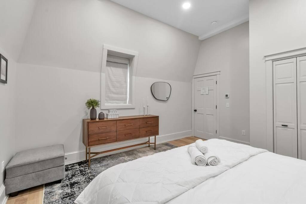 バッファローCarriage House Loft - King Bed And Garage Parkingアパートメント エクステリア 写真