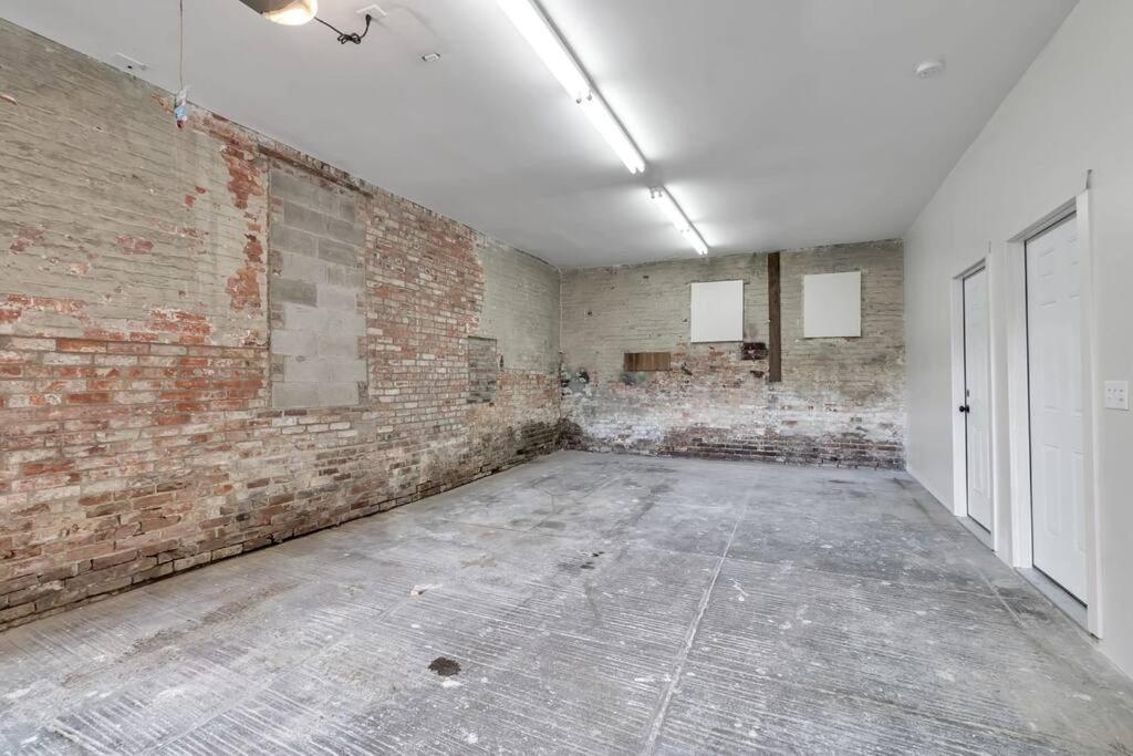 バッファローCarriage House Loft - King Bed And Garage Parkingアパートメント エクステリア 写真
